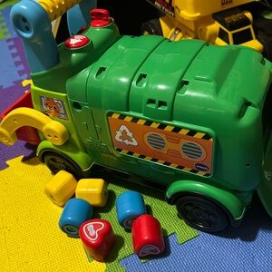 EUC. Reclycle truck. Learn shapes